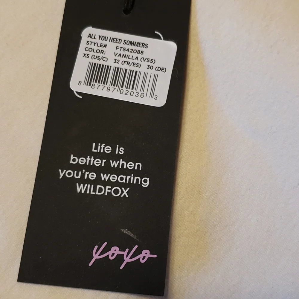 NWT Wildfox "All you need is love" Sweatshirt - Picture 6 of 7